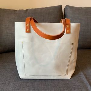 Portland Leather Medium Tote In Beluga